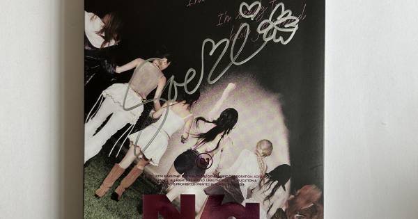 IZNA N_A SIGNED NA ALBUM -